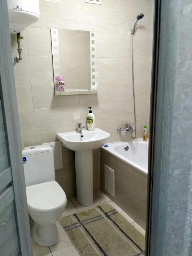Подобово Квартира В Центрі Міста Konotop Esterno foto